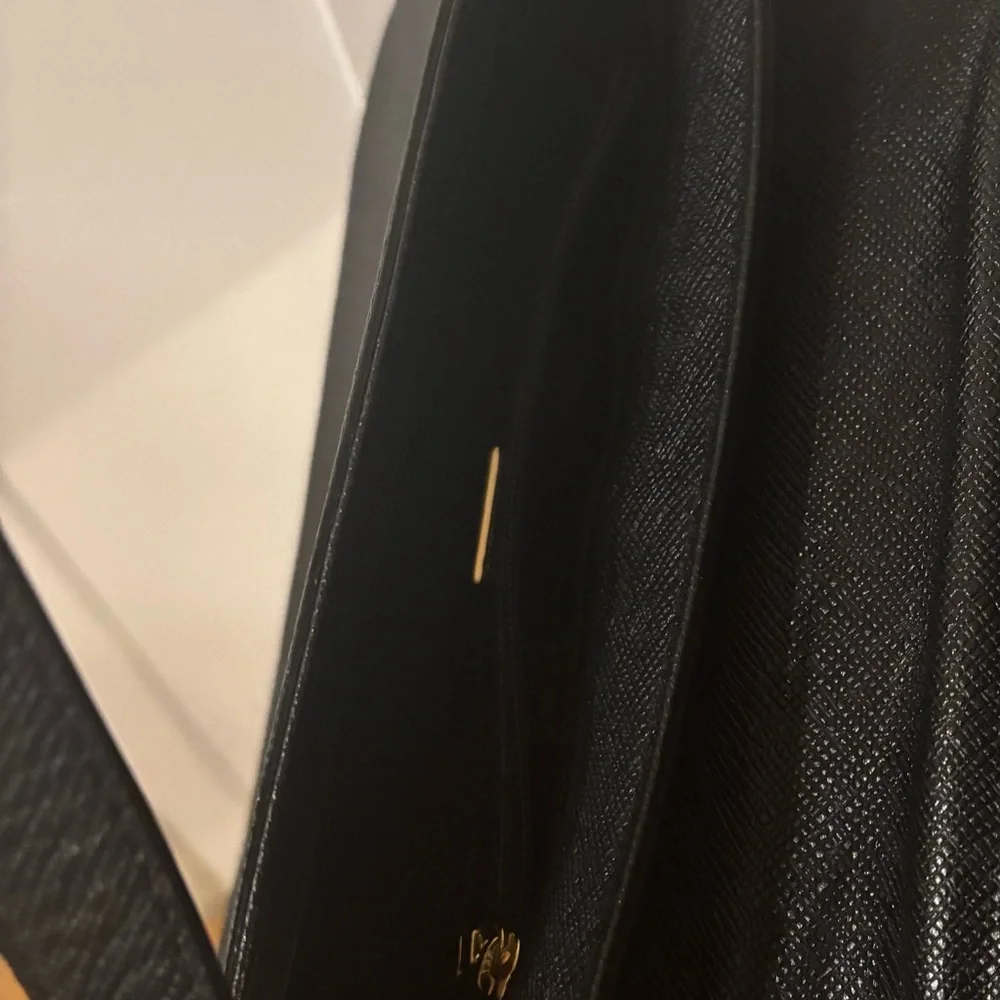 MCM gold plaque silhouette